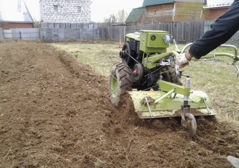 Вспашка земли